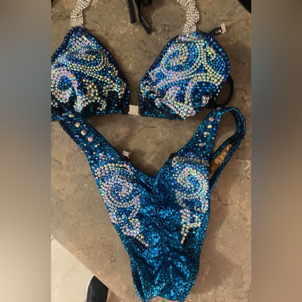 Figure competition suit